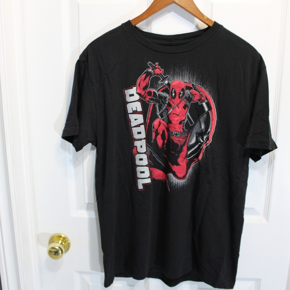 We Love Fine Marvel T Shirt Size L Deadpool